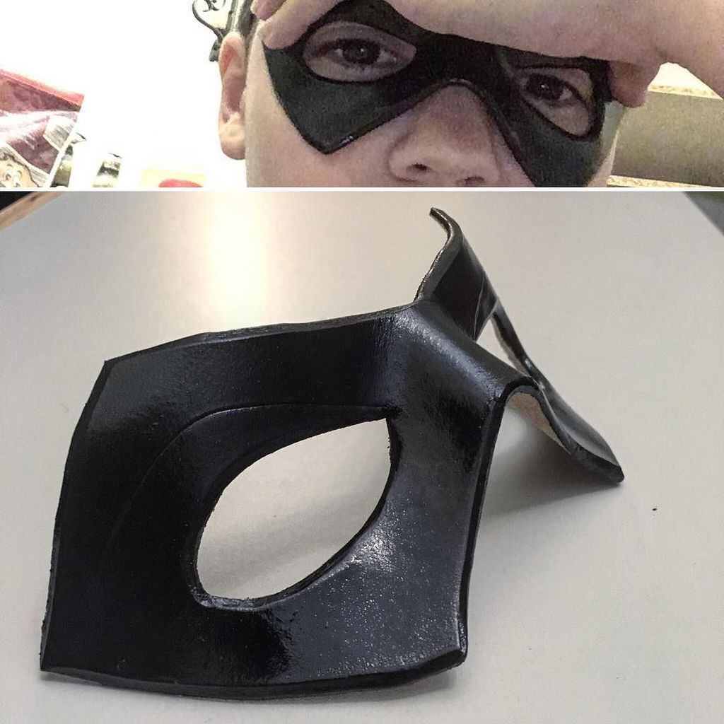 AmyLStrickland's tweet photo. I'll need to do some eye black and spirit gum for the final modeling. #robin #dickgraysonrobin #cosplay https://t.co/VhHNa0FQRu https://t.co/1o0kRK4c4f
