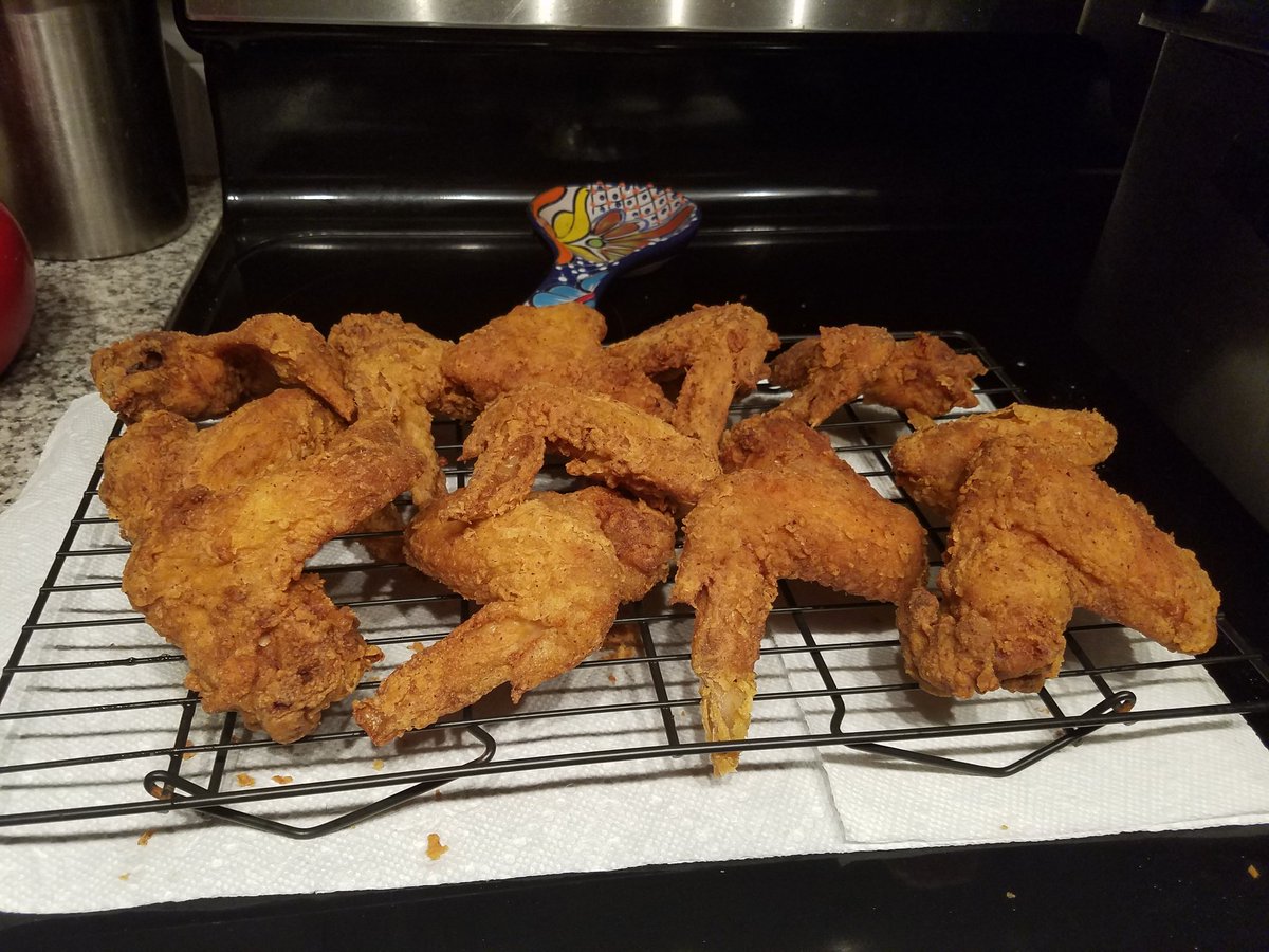 SherylPowell45's tweet photo. 3 Southern Ladies Cuisines Southern Fried chicken https://t.co/4yZnewr20e