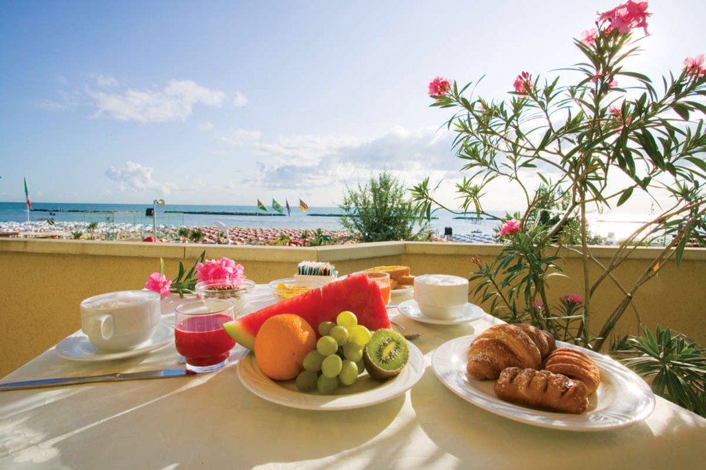 sciuto_agata's tweet photo. #23luglio #Buongiorno #BuonaDomenica a tutti i miei #Follower #estete #colori #divertimenti 💋☕️☀️💖👙🏊👒👓 https://t.co/D8g5hEsS0K