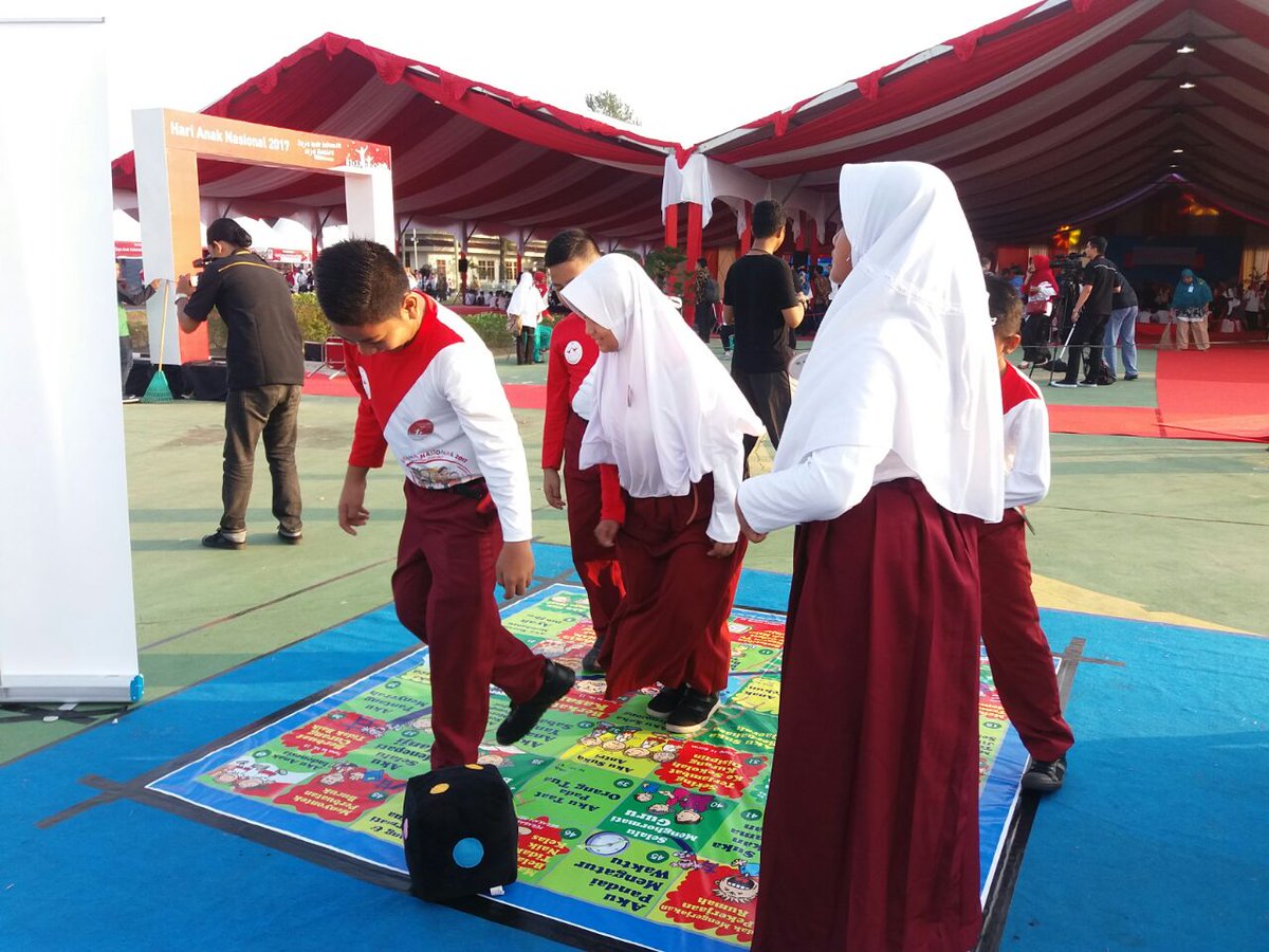 APRILpulp's tweet photo. Working together with @tanotoeducation  we also support education in Indonesia #HariAnakNasional #sayagembira https://t.co/1lU7sBTEq6 https://t.co/lTKz6k3IKp