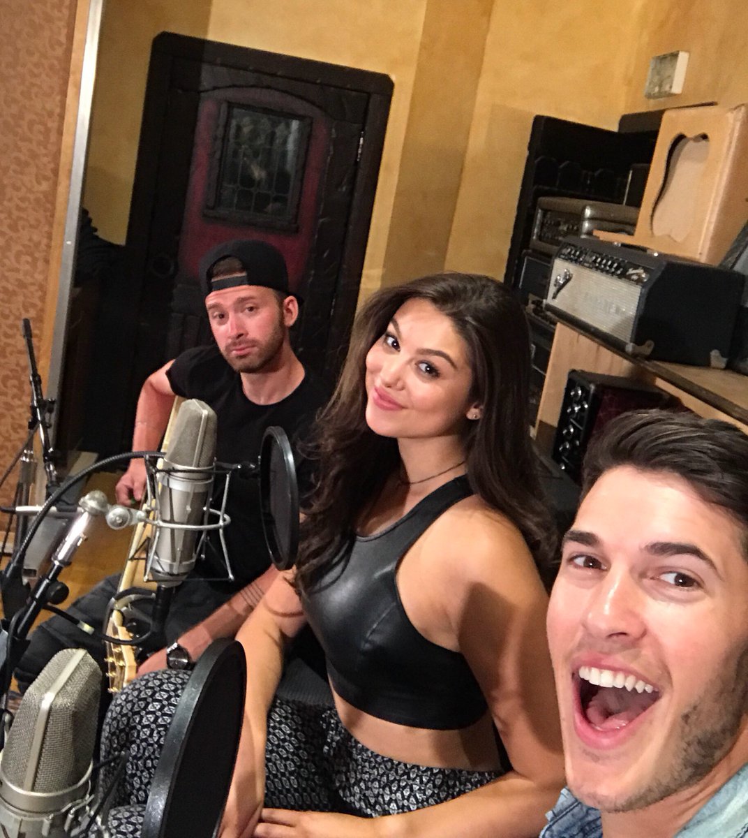 kirakosarin's tweet photo. Time flies when you're making music with @Timeflies 🎶 https://t.co/Bimm6FHeSb