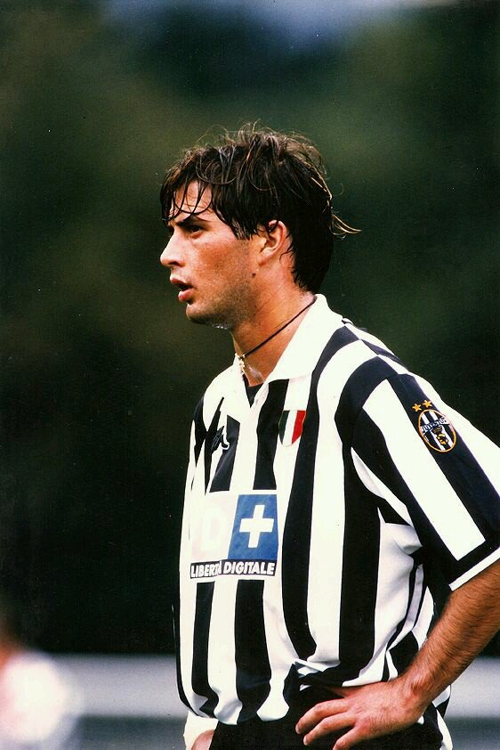 Happy birthday Alessio Tacchinardi Many happy returns....

Idola jaman duluu  