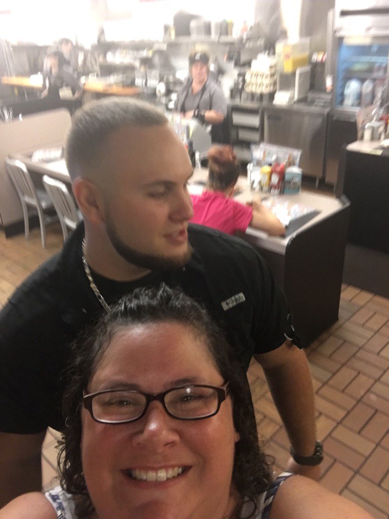 cottoncore36's tweet photo. @DonnieWahlberg when I say Waffle you say House!!! Waffle...House https://t.co/zxgrDhVXsn