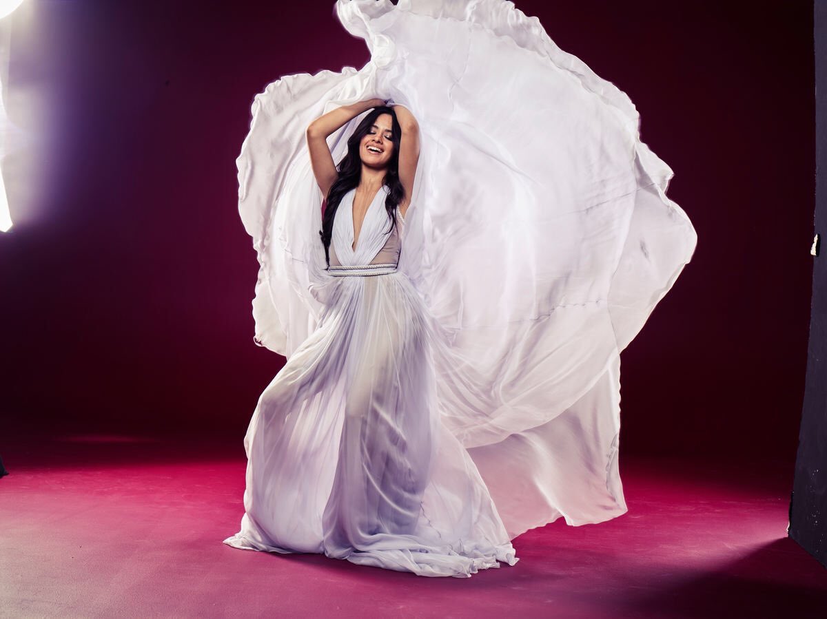 CamilaCabelloBR's tweet photo. Outtakes da Camila para a @Latina. #2 (via @CabellosEffect) #MTVHottest Camila Cabello https://t.co/EQlLMxTLzx