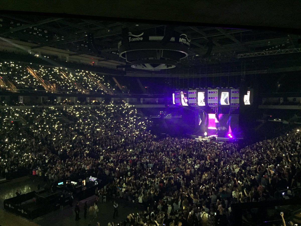 massagemarni's tweet photo. @bellmtsplace @edsheeran #greatconcert💃🏻😍👍#inwinnipeg https://t.co/YryAH41HH9
