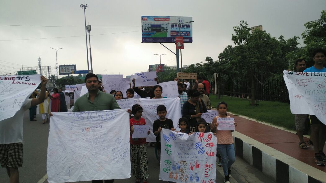 Oliver056's tweet photo. Techies attempt to save TCS relocation @SaveTCSPlease #savetcslucknow #savetcs #savetcslko https://t.co/bhopaN6SmF