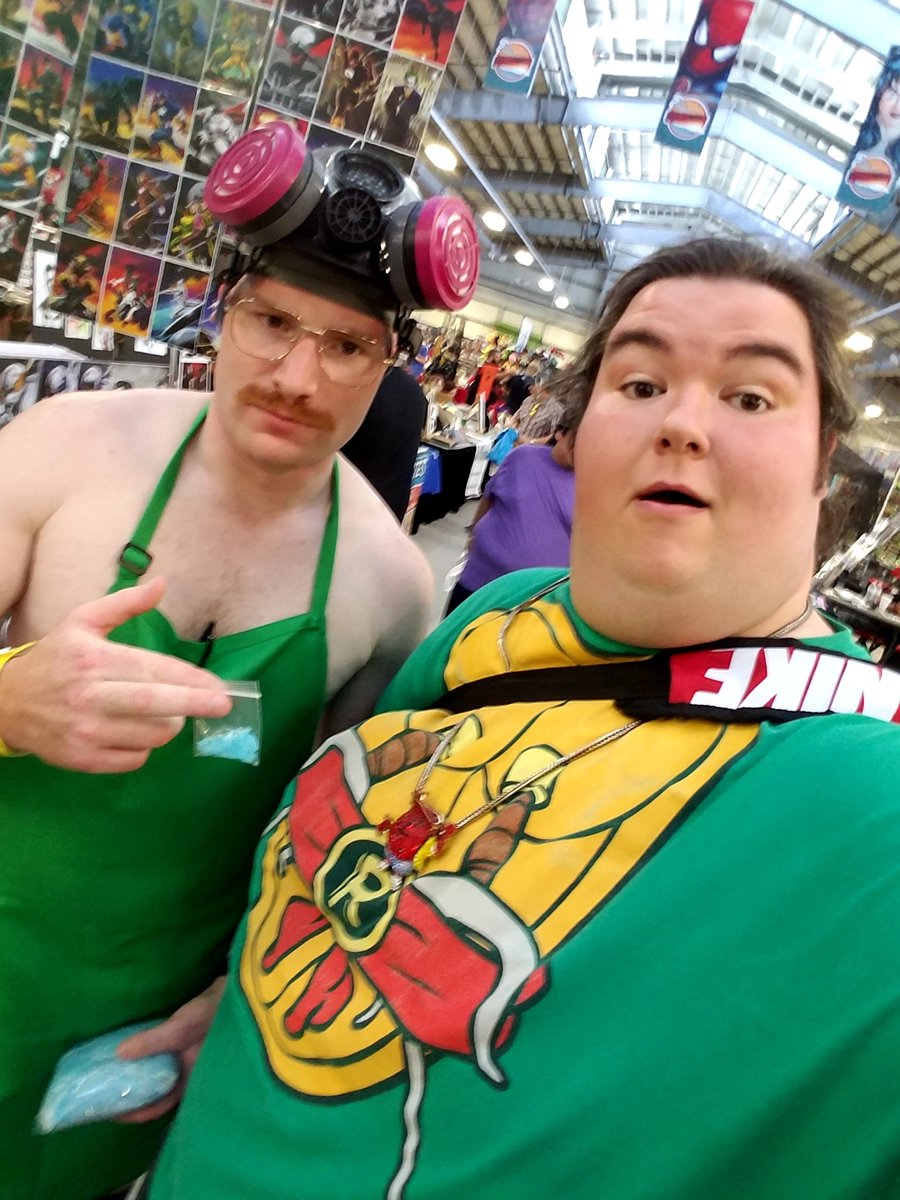 y2koolaid's tweet photo. Me and kingpin #Heisenberg himself at #CorpusChristicomiccon #BreakingBad #Cosplay #AlexAnsel https://t.co/o57769xOKy
