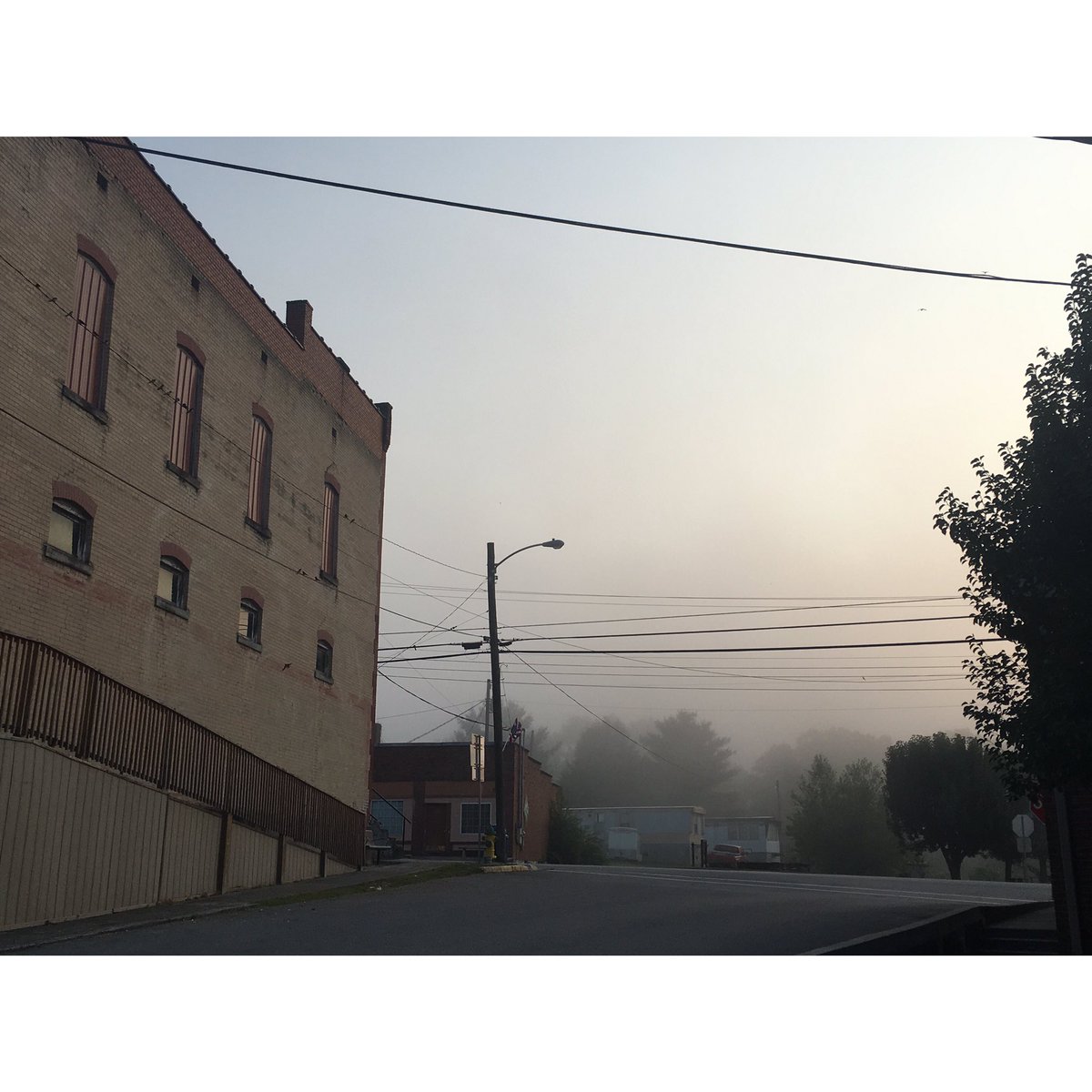 tracykyymca's tweet photo. #STTB with that good light though💡🌟😍#VIEWSfromthe606 https://t.co/38rQT5t1xk