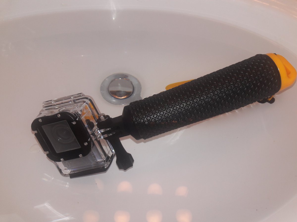 Micheal87Mr's tweet photo. Testing out my new Viviter floating hand grip with my #Activeoncx Action camera
#actioncamera #waterproof #floating @Activeoncam https://t.co/5ChKG4RdIU