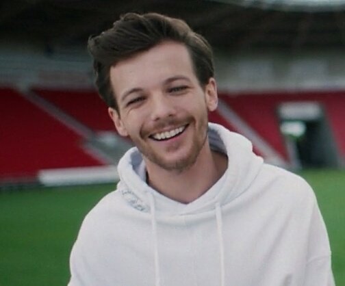 sebstannjh's tweet photo. You happiness is all that matters to me #7YearsOfOneDirection https://t.co/rGnQw4yR1n