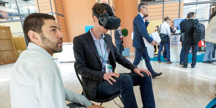 Digitaly_FR's tweet photo. #RéalitéVirtuelle ⏩ #RH "Des outils innovants pour attirer les jeunes talents.." https://t.co/afgpv7VKYp via @clara_bamberger #RH20 #VR https://t.co/yUsznXVfAm