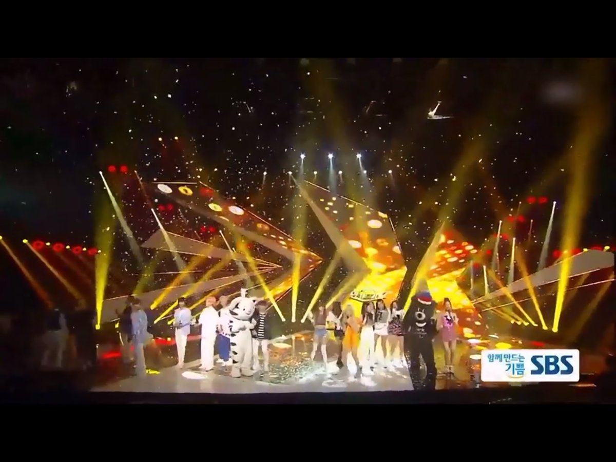 yoonilab_'s tweet photo. TANGINA NYO THIS IS THE INTERACTION OF THE YEAR #RedVelvet5thWin https://t.co/4OKYeWYAvW