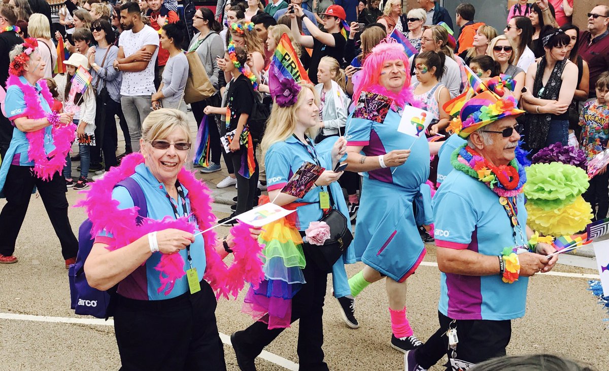 HENLEYDARREN's tweet photo. Proof of how #ukcityofculture @2017Hull has changed Hull with #UKPride #bbcproms and #hullfolk all happening on same day in the city centre https://t.co/AA811StjE3