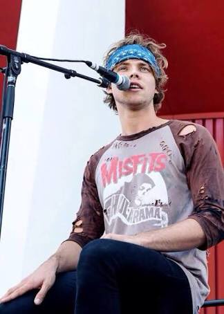 ashtonupdating's tweet photo. https://t.co/zr5dRfkGOS