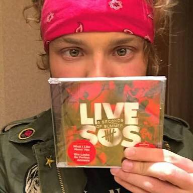 ashtonupdating's tweet photo. LIVESOS https://t.co/jYab0ppHRG