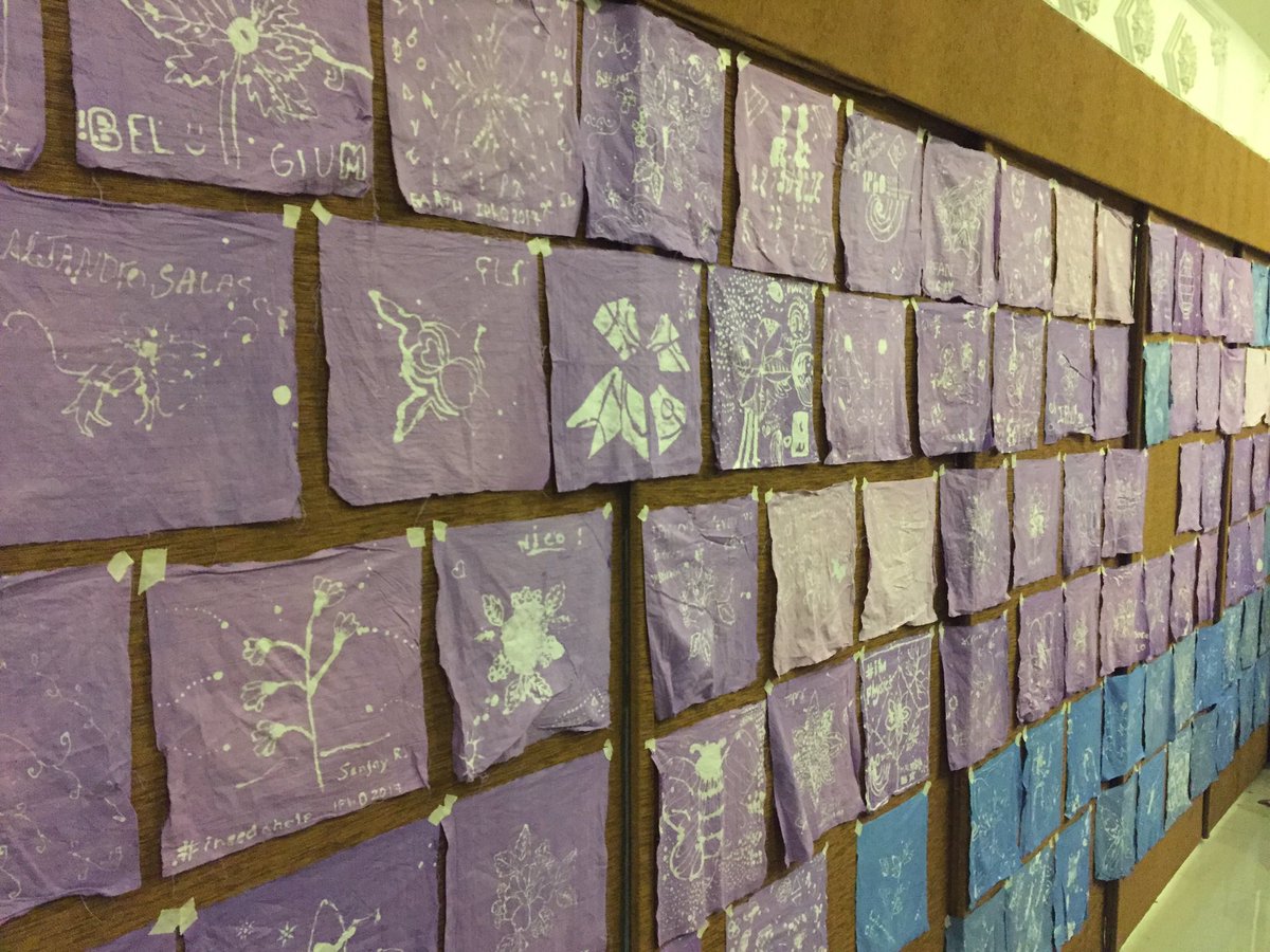 ipho2017's tweet photo. The batik is ready to be brought home. Don't forget to take it in front of the ballroom. #ipho2017 #imphysics @Kemdikbud_RI https://t.co/uQRcY7YcbH