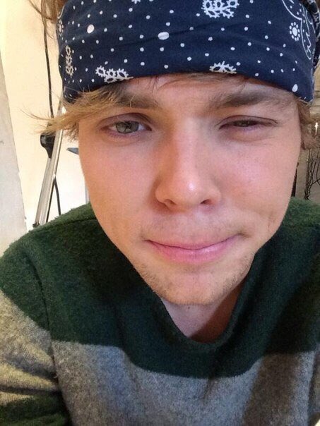 ashtonupdating's tweet photo. smug little baby https://t.co/DBeUotqVqo