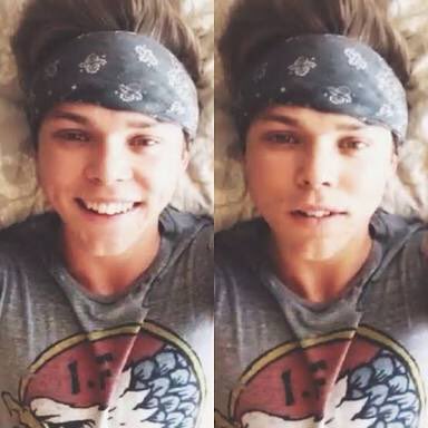 ashtonupdating's tweet photo. HEHEHEHE https://t.co/VZbUY4QkrB