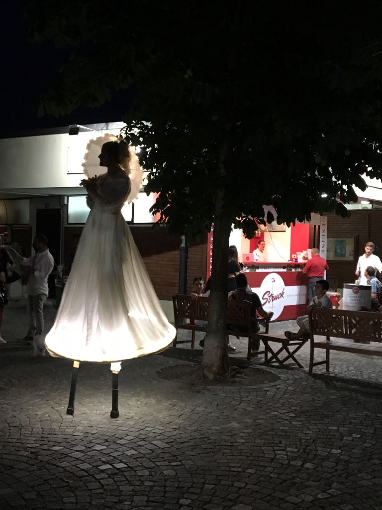 Struckfood's tweet photo. #struckstreetfood #arona #lunganotte #lagomaggiore https://t.co/BC2WpMlZrS