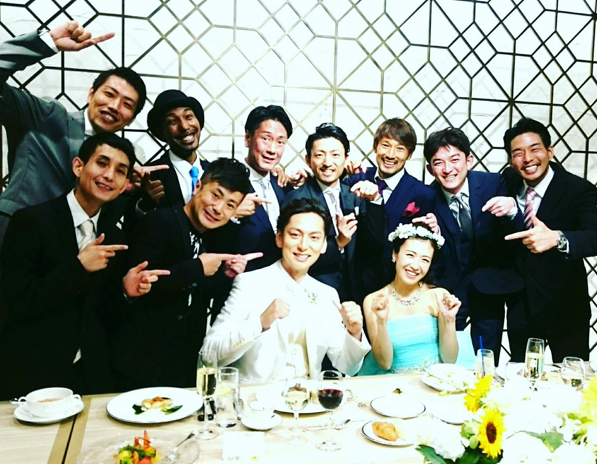 垣本右近 Sur Twitter 昨日は俳優でサッカー仲間のたくちゃんこと川久保拓司の結婚式 たくちゃんとはボールの縁で知り合い Svolmeのモデル一緒にしたり Swervesのエキシビジョンマッチに出てもらったり 雑誌の対談もさせてもらいました 美男美女の素敵な夫婦で