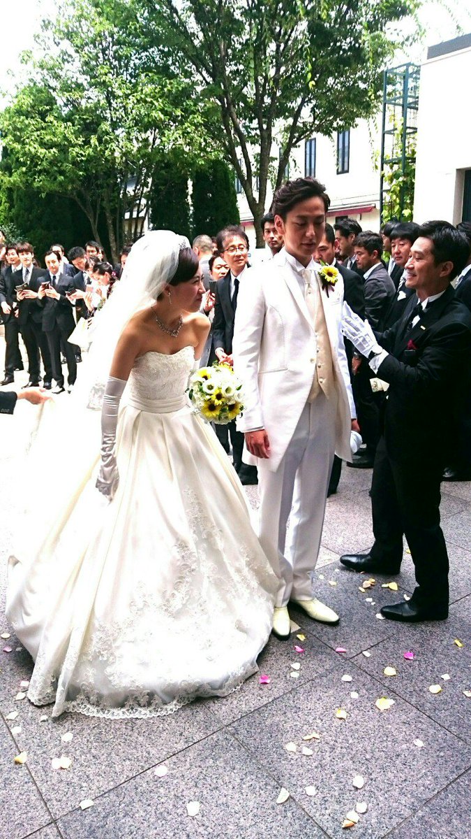 垣本右近 Sur Twitter 昨日は俳優でサッカー仲間のたくちゃんこと川久保拓司の結婚式 たくちゃんとはボールの縁で知り合い Svolmeのモデル一緒にしたり Swervesのエキシビジョンマッチに出てもらったり 雑誌の対談もさせてもらいました 美男美女の素敵な夫婦で