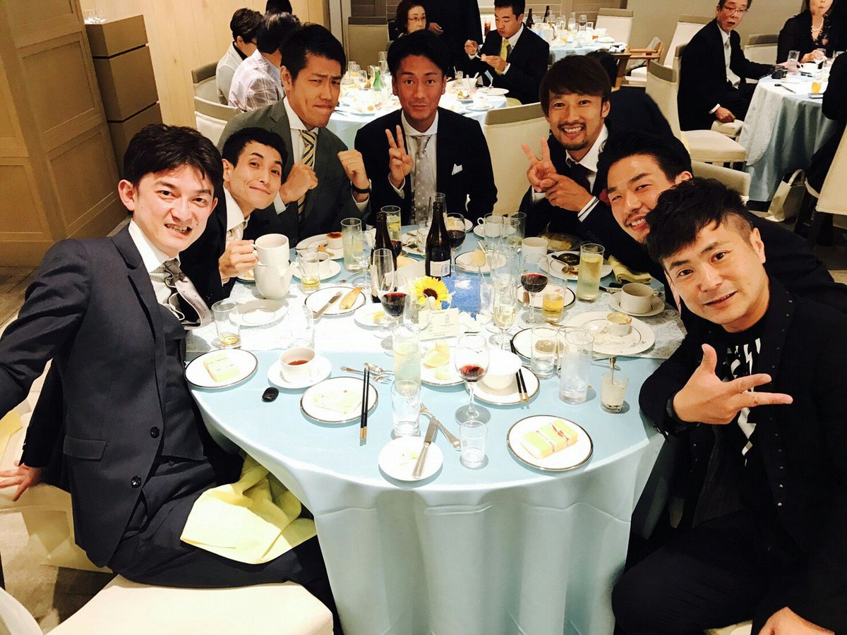 垣本右近 Sur Twitter 昨日は俳優でサッカー仲間のたくちゃんこと川久保拓司の結婚式 たくちゃんとはボールの縁で知り合い Svolmeのモデル一緒にしたり Swervesのエキシビジョンマッチに出てもらったり 雑誌の対談もさせてもらいました 美男美女の素敵な夫婦で