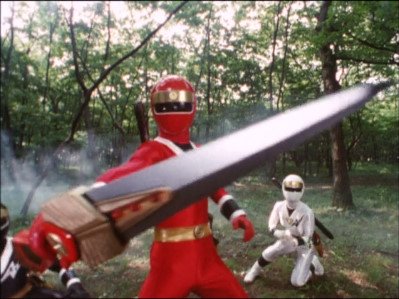 中盤でツバサマルから雷鳴剣ヒカリマルを授けられている。カクレマルを