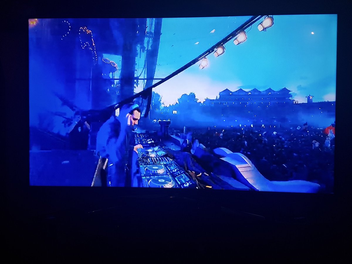 Sgoodman980's tweet photo. Re watching @tiesto set at @tomorrowland 2017
He killed it, absolutely loved it https://t.co/jcocxYNpB6