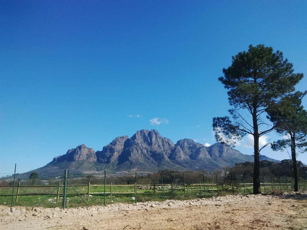 SobAlert's tweet photo. "So fortunate to live in a country with so much beauty." #wellness #nature #SobAlert #underpopulated https://t.co/qoZK3ektAZ