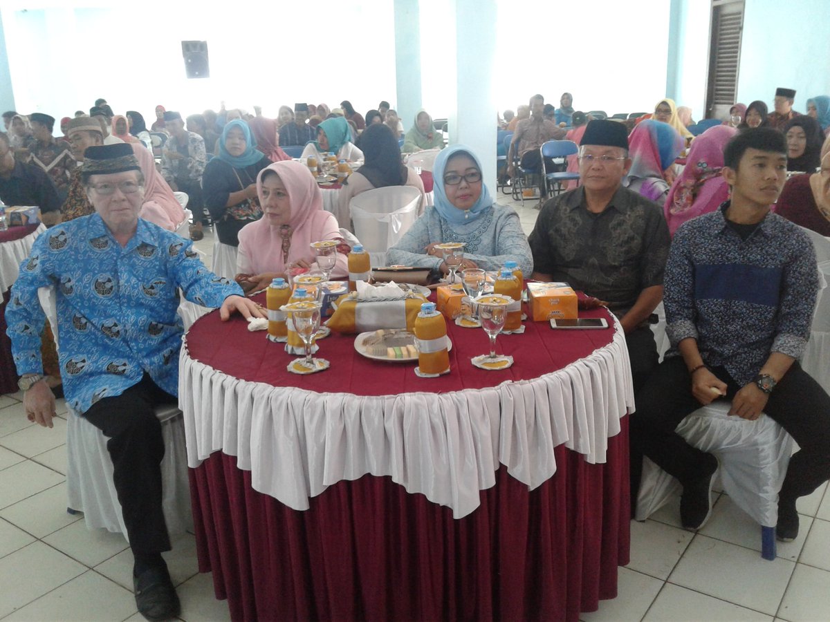 crisiscentrebkl's tweet photo. Halal bi halal masyarakat Rejang bersatu
@Rohidin_Mersyah @riridamayantiJL @mediacenterBKL @antoniherwan @RusdiBakar1262 @PatrianaSLinda https://t.co/Pe4Ytj8NgD
