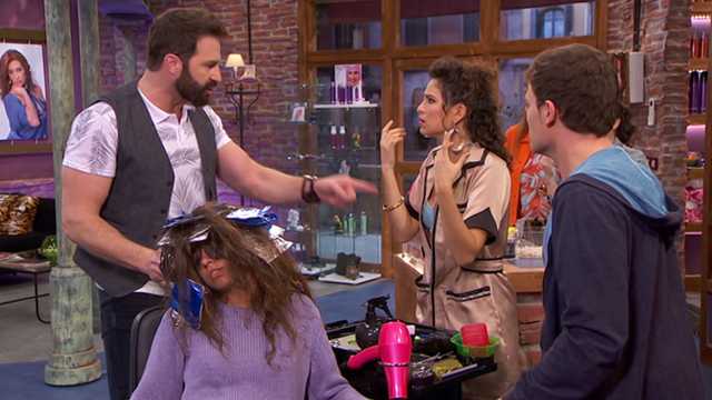 ¡Qué tensión! En <a href="/LaPelu_TVE/">La Pelu</a> han tenido que atender una verdadera 'urgencia capilar' 😂👉  rtve.es/v/4138041/