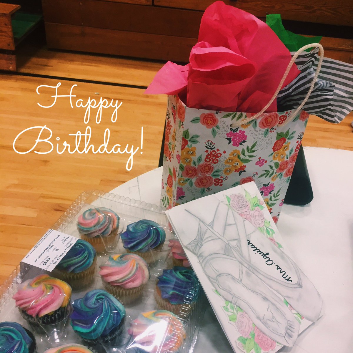 sphsdevilettes's tweet photo. Happy early birthday to our amazing coach Mrs. Aguilar!! 💘🎂🎉 #HappyBirthday #BdaySurprises 😈💚 https://t.co/yKaXcQtn5L