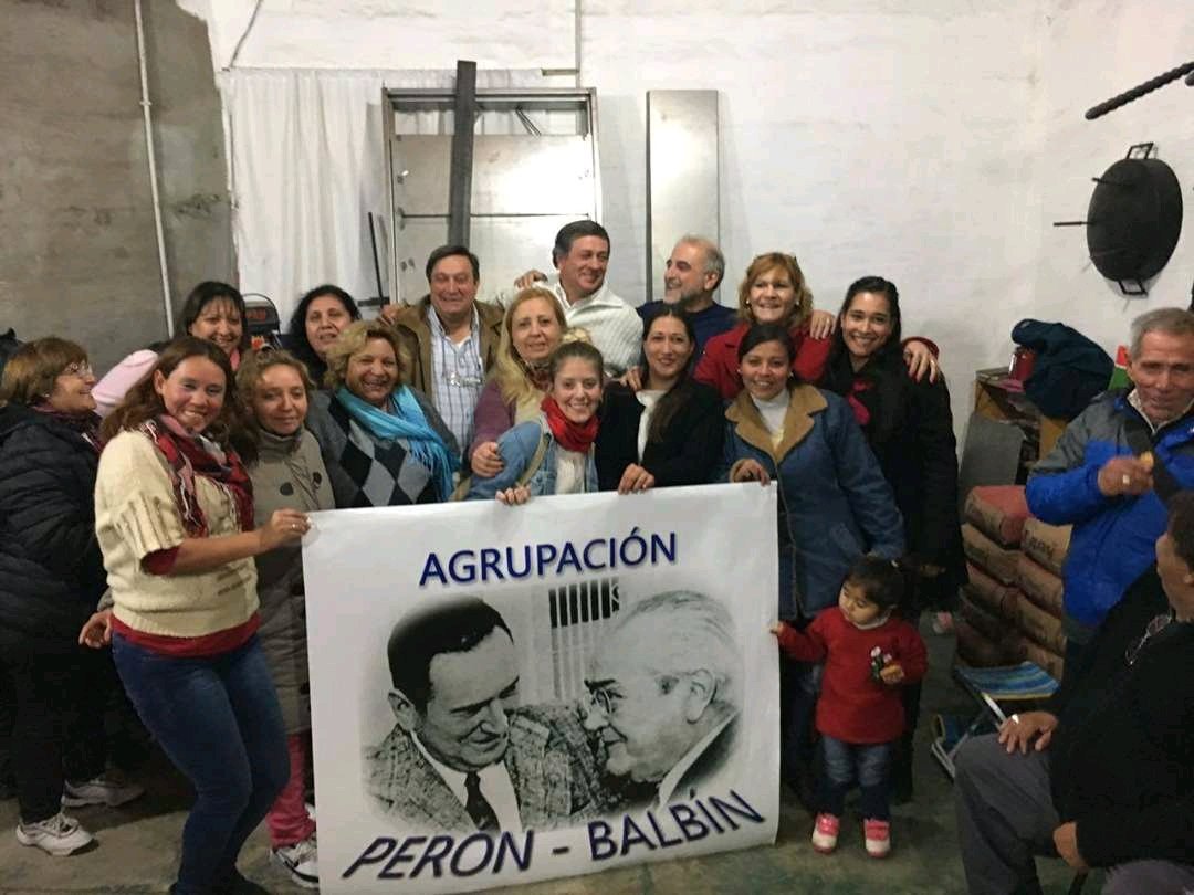 urquizadaniel's tweet photo. Muchachos no insulten a #Perón y #Balbín Roberto Lucas (ex Candidato a Presidente del PJ Las Heras) junto al Intendente #RadicalPro #Orozco https://t.co/PBqZEL5AKM
