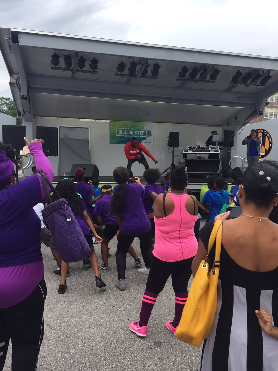 DrLeanaWen's tweet photo. @IAmDLOW warming up #BillionStep challenge #HealthyBaltimore @bmore_healthy https://t.co/tOTbrn5eMH