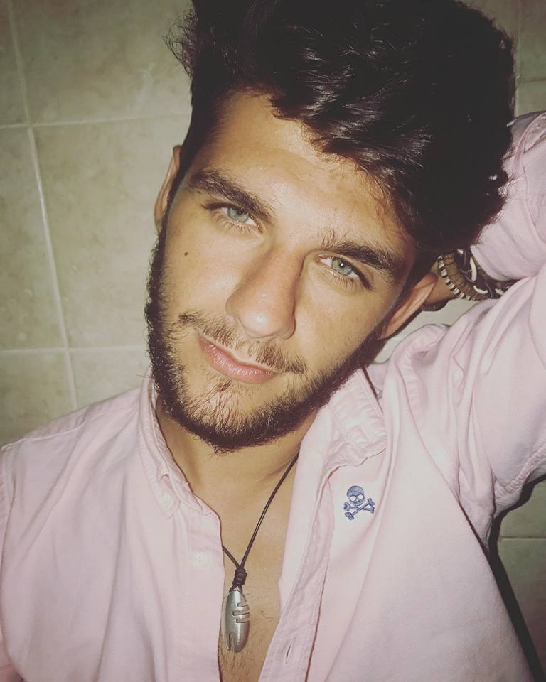 Andreitafdez's tweet photo. Tengo el churri mas guapo del mundo 😍 https://t.co/T3r6CSpJES
