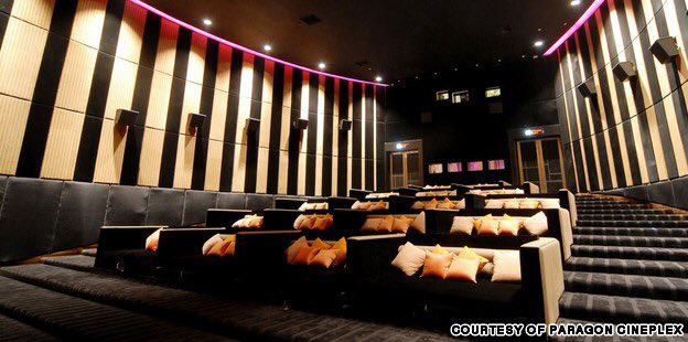 coledaviss50's tweet photo. Platinum Theaters, Gilroy CA https://t.co/udCEaXDmHB