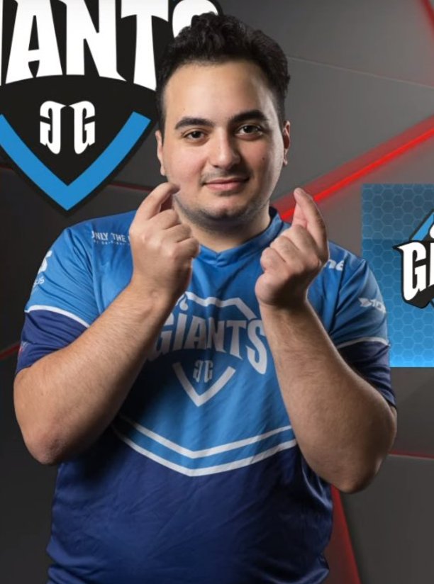 IbaiLlanos's tweet photo. Jizuke es un Italiano que parece medio Dominicano su nombre es de ninja Coreano y es una mezcla de Sho Hai y el cantante de Mojinos Escozios https://t.co/YEe9YgiggK