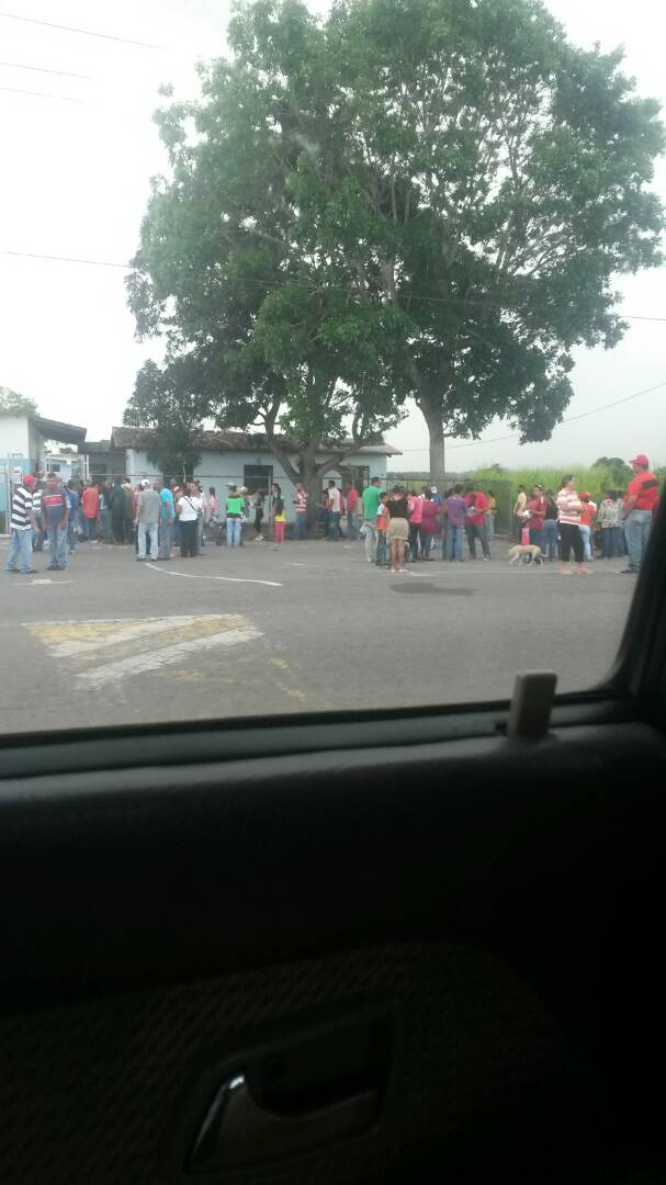 Sent_Udista's tweet photo. #MATURIN #PARARE centro de votación U.E parare #30Julio 11:40Am https://t.co/I3QEot9aDp