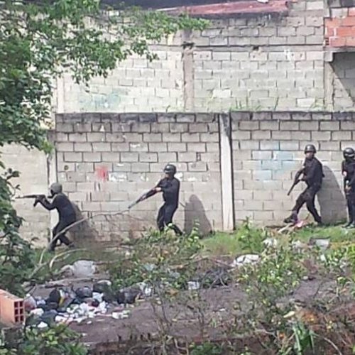 cristiancrespoj's tweet image. #URGENTE En #Tachira estan disparando con ráfagas contra la #Resistencia #30dejulio #FraudeElectoral Rómulo Colmenares, San Cristobal