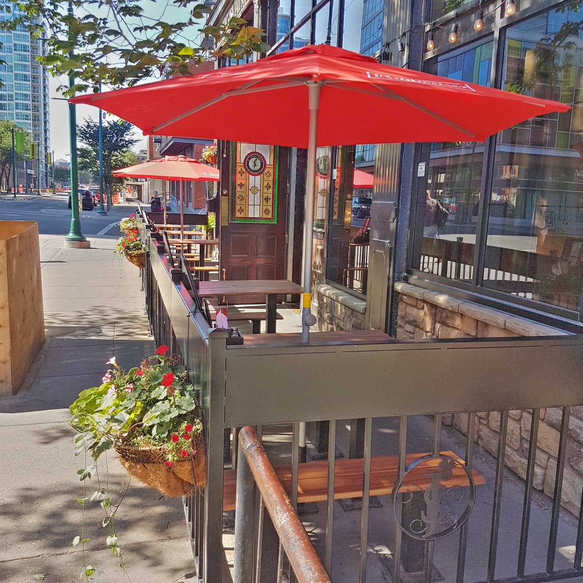 🎈Patio game on point🎈
<a href="/stjamescorner/">St. James Corner</a> #patiobuzz #yycpatio #patiobuzzyyc