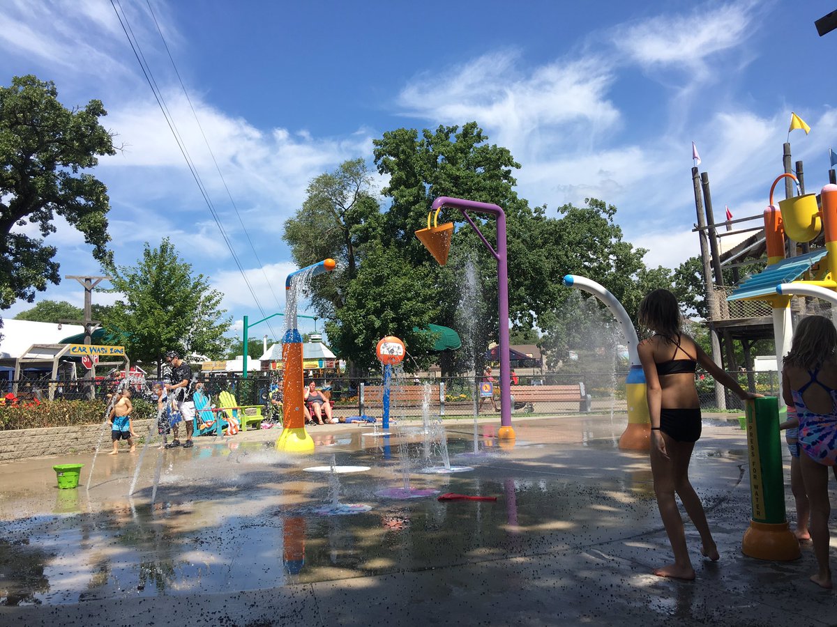 musthavemom's tweet photo. It's nice and cool at the @comotown splash pad!! Free foam party coming up too! #comotown #foamparty #kidsparty #mnfun #mnkids #mnsummer ad https://t.co/LN9OK4KAfw