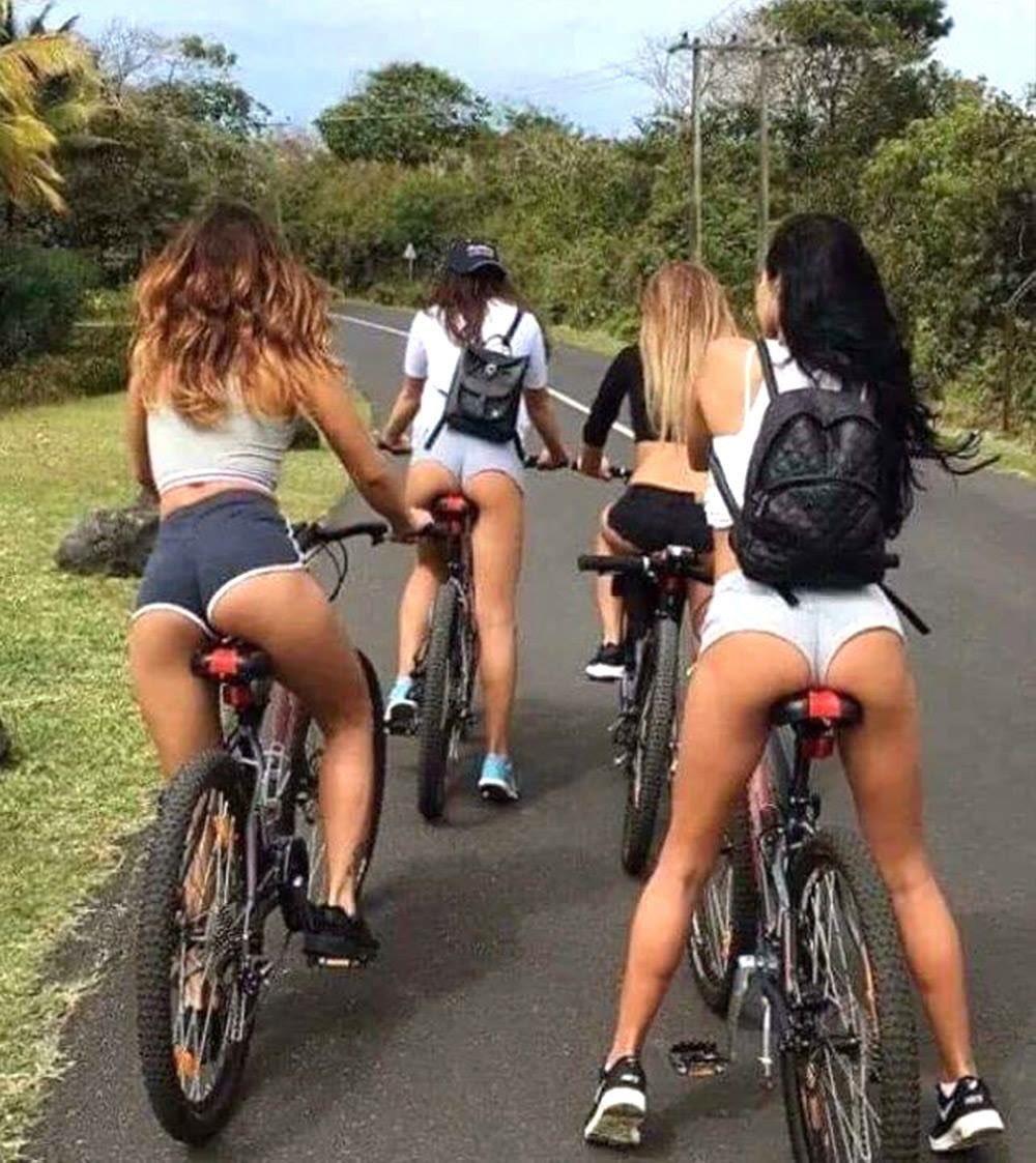 Onderweg naar <a href="/Club/">Ntl. Bloggers Club</a> Heaven Albufeira ! Vanavond lekker knallen met <a href="/Broederliefde/">Broederliefde</a> . Zit nu al een uur vast achter deze fietsers pfff.