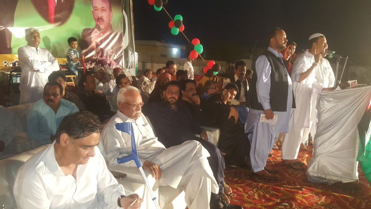ChacharFayaz's tweet photo. PPP Karachi Power show at Korangi right now ,but NO coverage by mainstream media #KarachiSirfBhuttoKaa #JeayBhutto https://t.co/CfBt2oSeI2