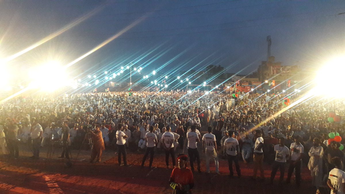 ChacharFayaz's tweet photo. PPP Karachi Power show at Korangi right now ,but NO coverage by mainstream media #KarachiSirfBhuttoKaa #JeayBhutto https://t.co/CfBt2oSeI2