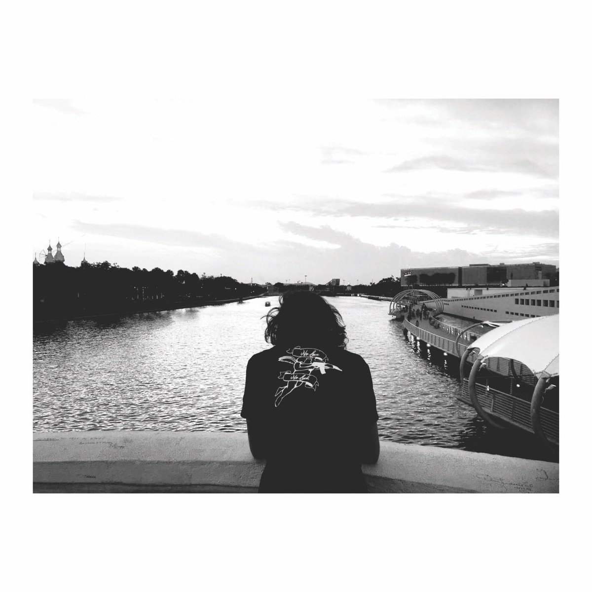 PopLuckClothing's tweet photo. 💔 https://t.co/5X1pphoyX2