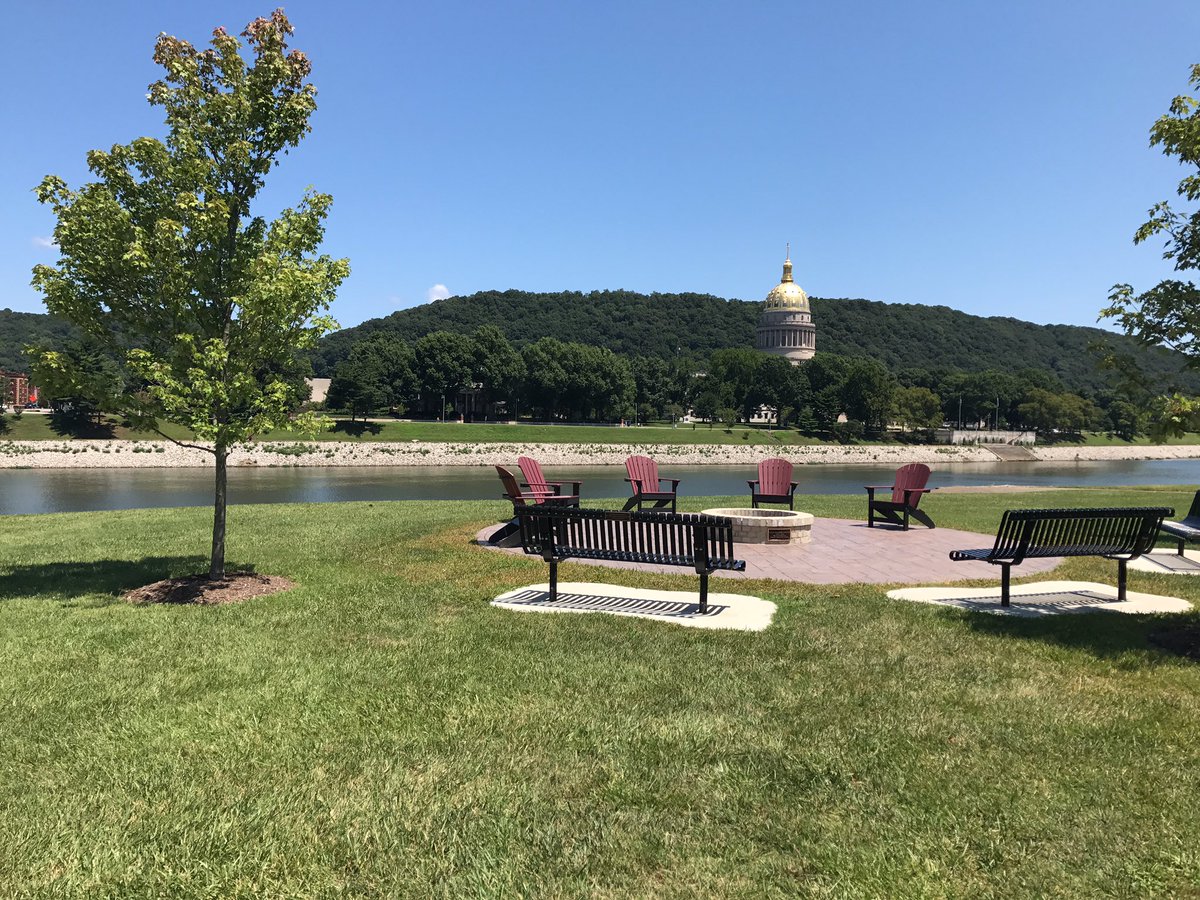 ucwv_softball's tweet photo. It's a beautiful day in Charleston and less than a month until the team is back on campus! #UCistheplacetobe https://t.co/q1PNV9XE5G