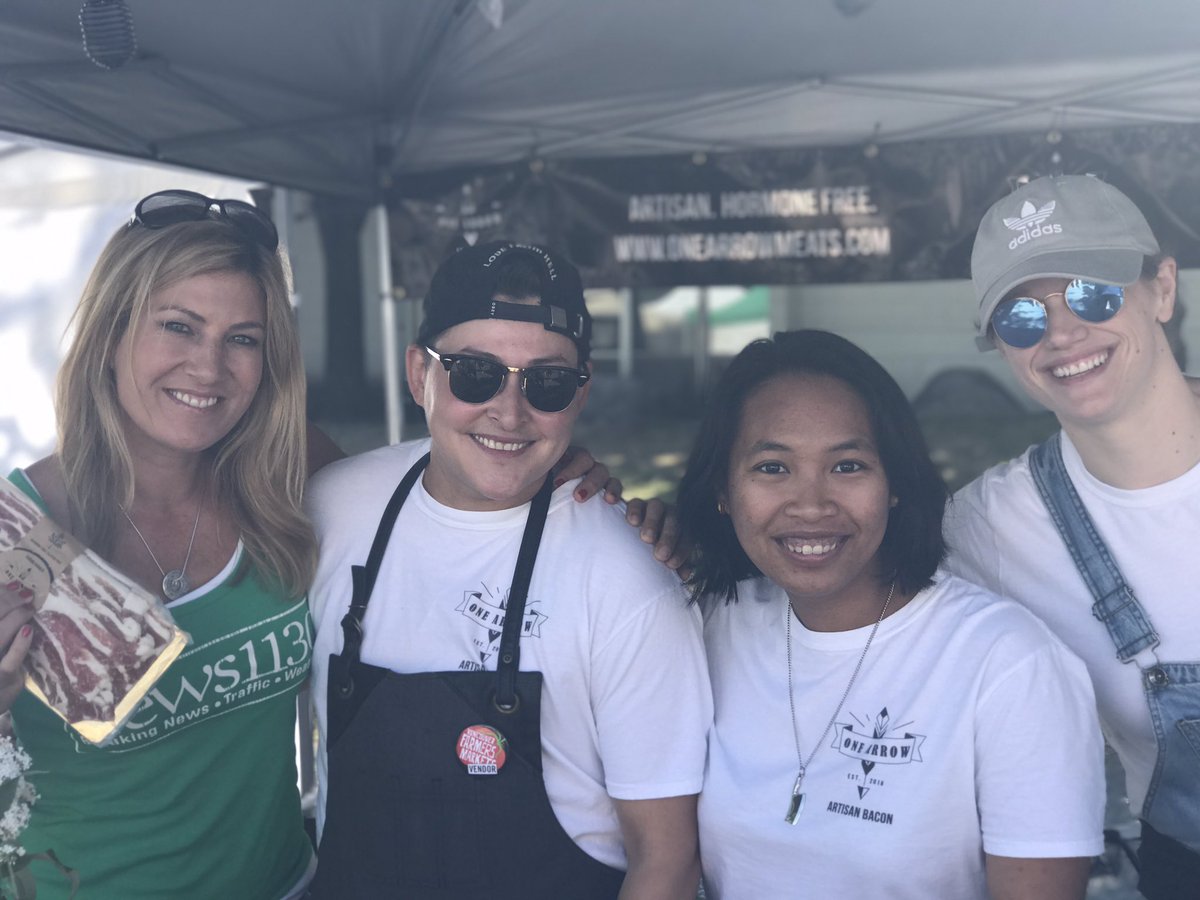 TheStephFlorian's tweet photo. #SundayFunday w Chef Heat from #OneArrow #MountPleasant @VanMarkets #yumm #farmfresh hickory 🍁 maple artisan #bacon ! #Tunein @News1130 https://t.co/4Ty7Xf6IoS