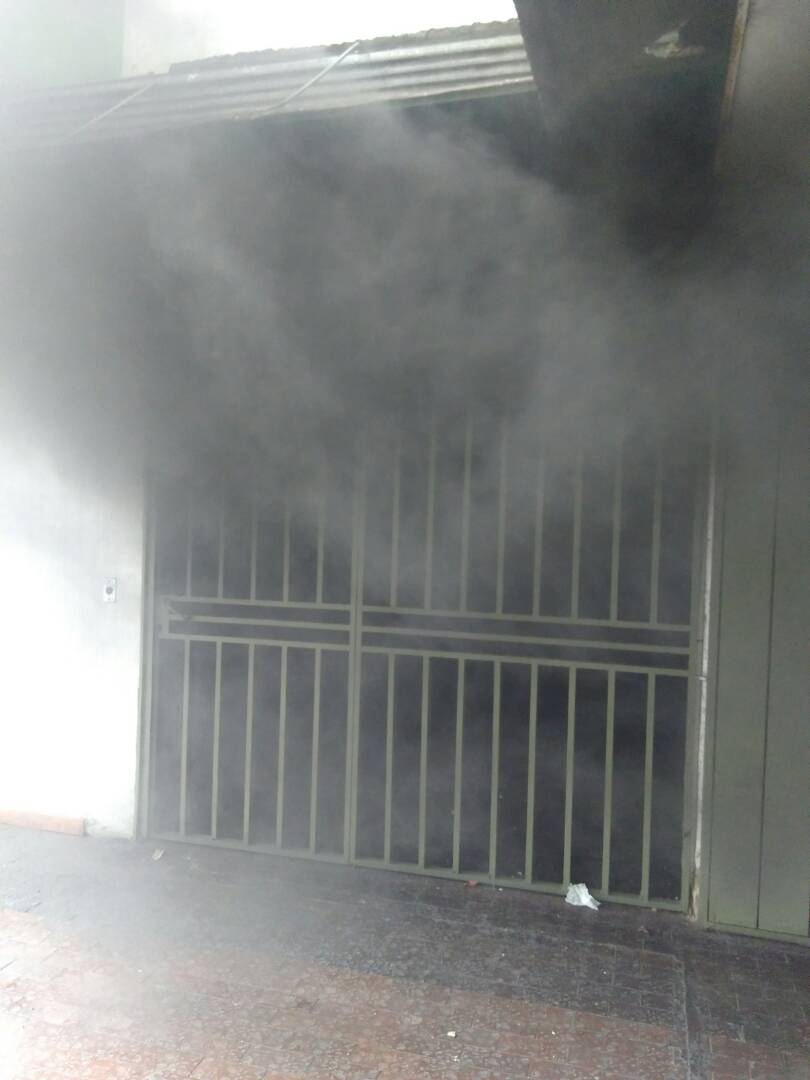 #30Julio 08:45 AM GNB CONAS incendian sotano de conjunto Los Verdes El Paraiso. #Caracas