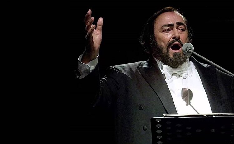 PilloleStoriche's tweet photo. #30luglio 1991 - Pavarotti festeggia il suo trentesimo anno di attività. https://t.co/ZmxMMjX1RQ #AccaddeOggi https://t.co/FdDNDOnWdX