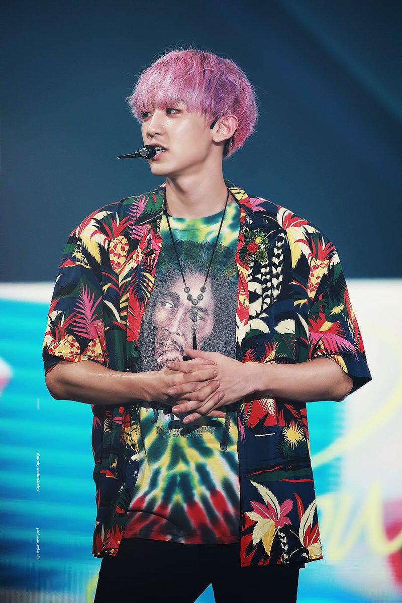 chanyeolit's tweet photo. 조명 때문에 구리빛 피부처럼 보이는 효과(아님 #EXO #KoKoBop #엑소 #CHANYEOL https://t.co/jSBBsGP34q